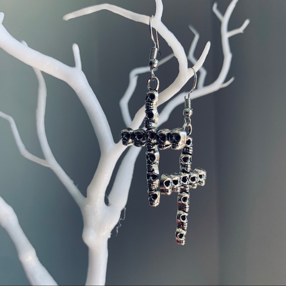 Cross Skulls Gothic Antique Silver Dangle Earrings - Picture 8 of 12